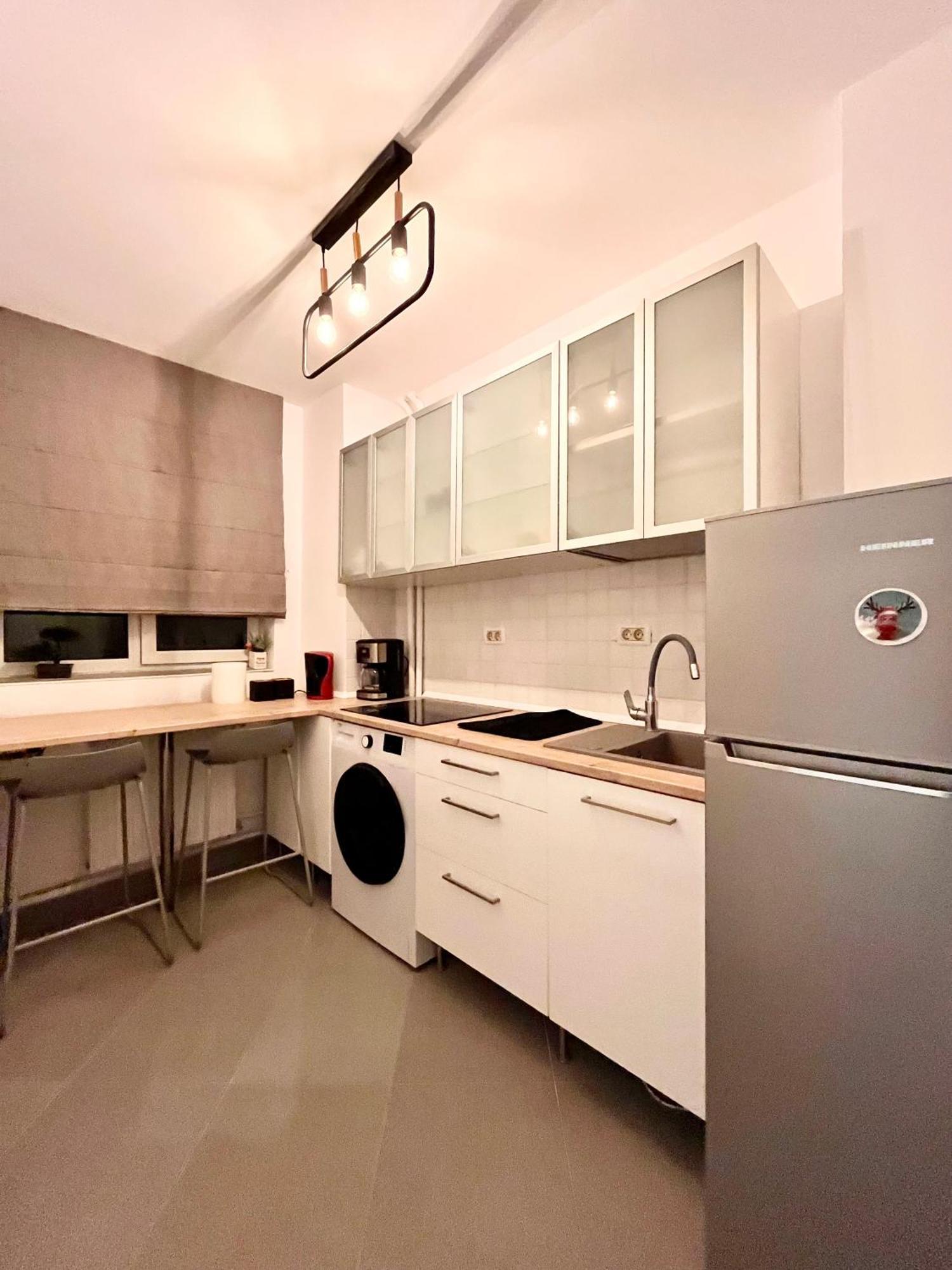 בוקרשט Cozy Apartment With Balcony מראה חיצוני תמונה